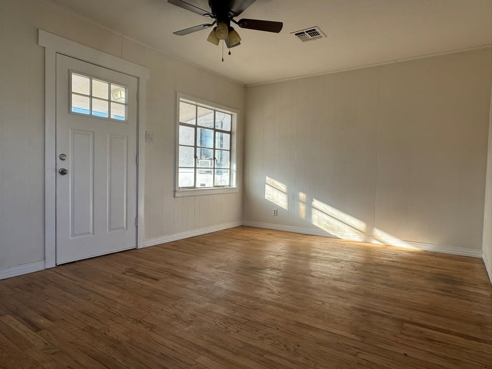 2102 Webster Ave Property Photo 2