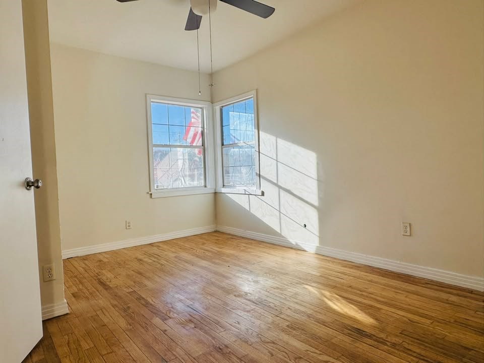 2102 Webster Ave Property Photo 9