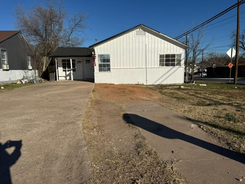 2102 Webster Avenue Property Photo 1