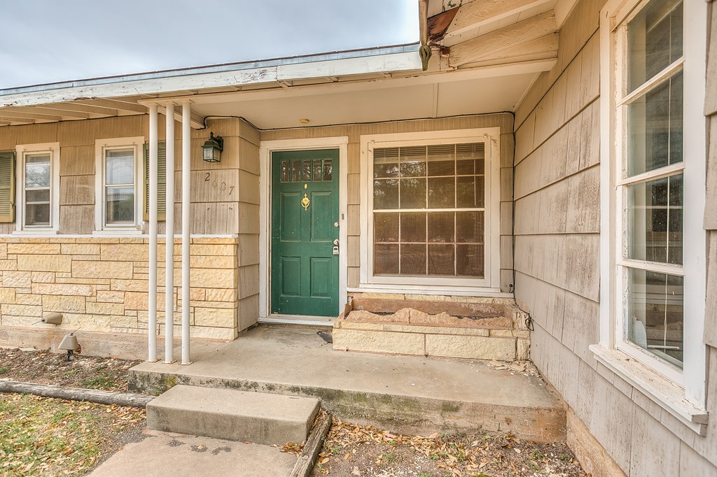 2607 Dena Dr Property Photo 2