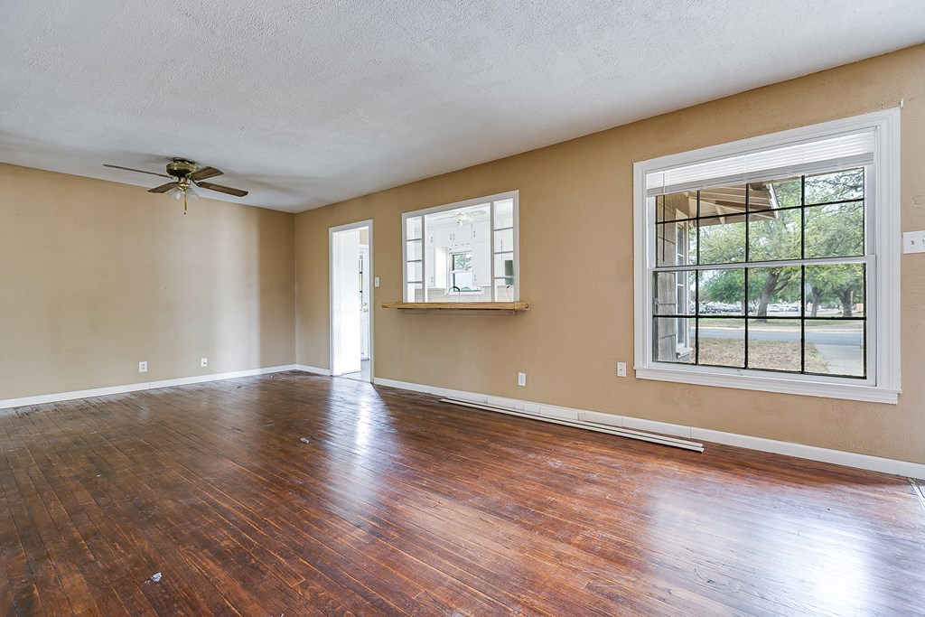 2607 Dena Dr Property Photo 4