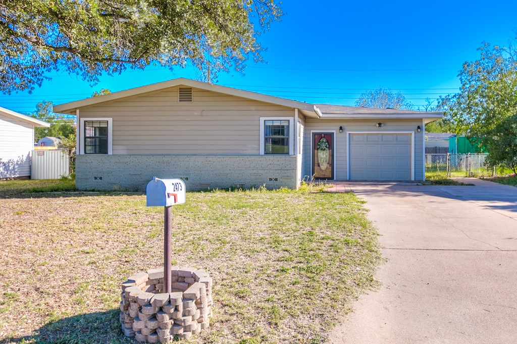 2473 Princeton Ave Property Photo 4