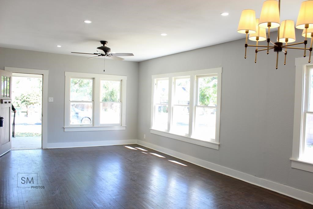 1615 Rio Grande St Property Photo 3