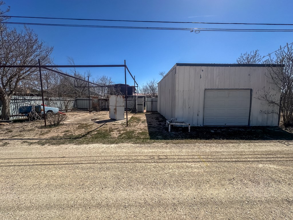 1009 E 6th St Property Photo 13