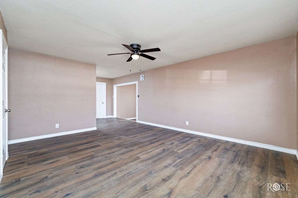 1611 Mission Ave Property Photo 6