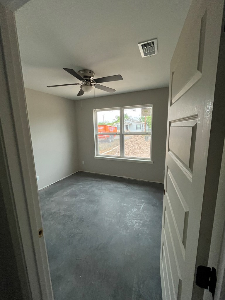 2721 Coleman St Property Photo 3