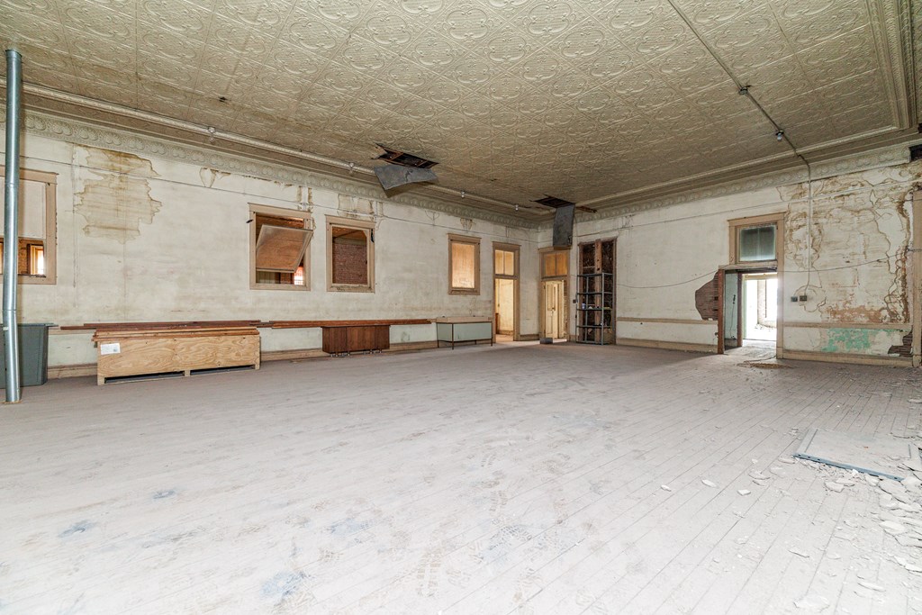 13 E Twohig Ave Property Photo 9