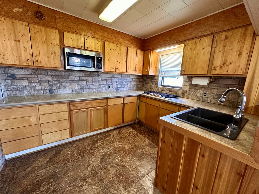 1717 W Ave I Property Photo 3