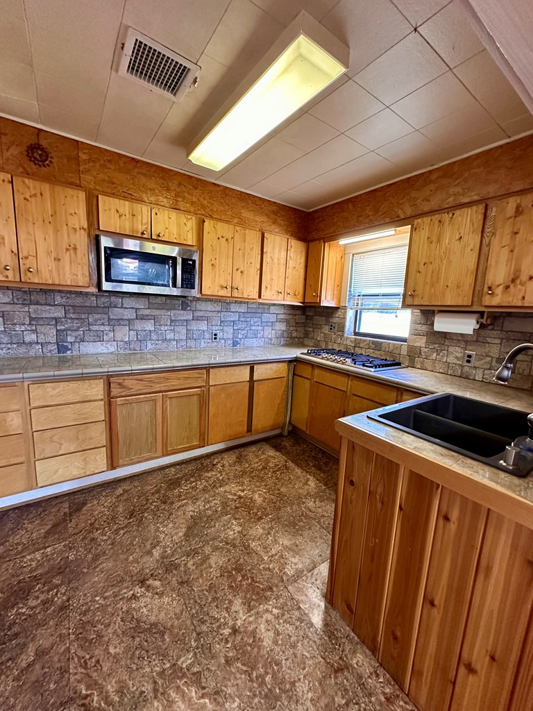 1717 W Ave I Property Photo 5
