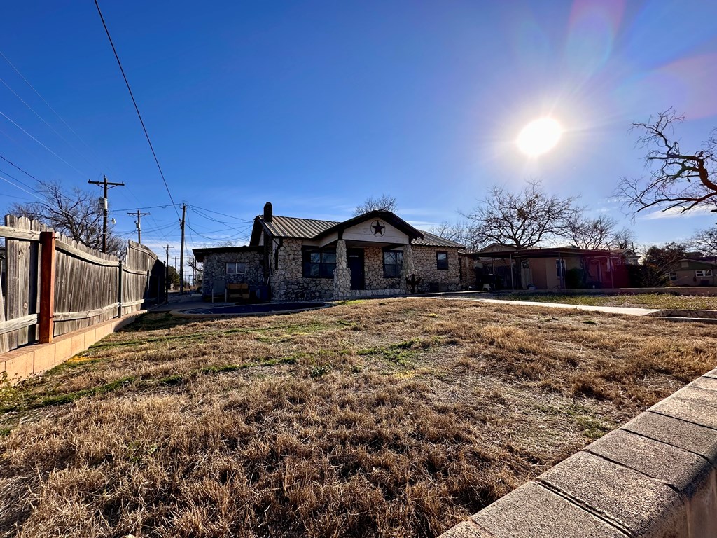 1717 W Ave I Property Photo 23