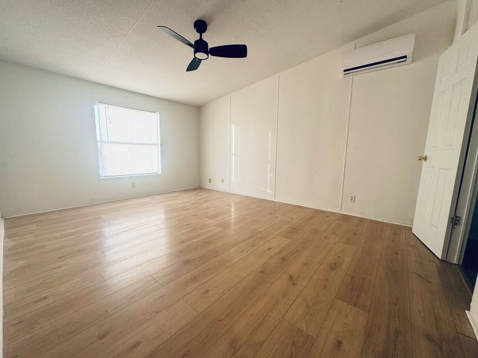 10324 Front St Property Photo 7