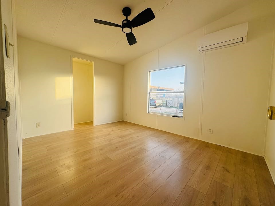 10324 Front St Property Photo 10