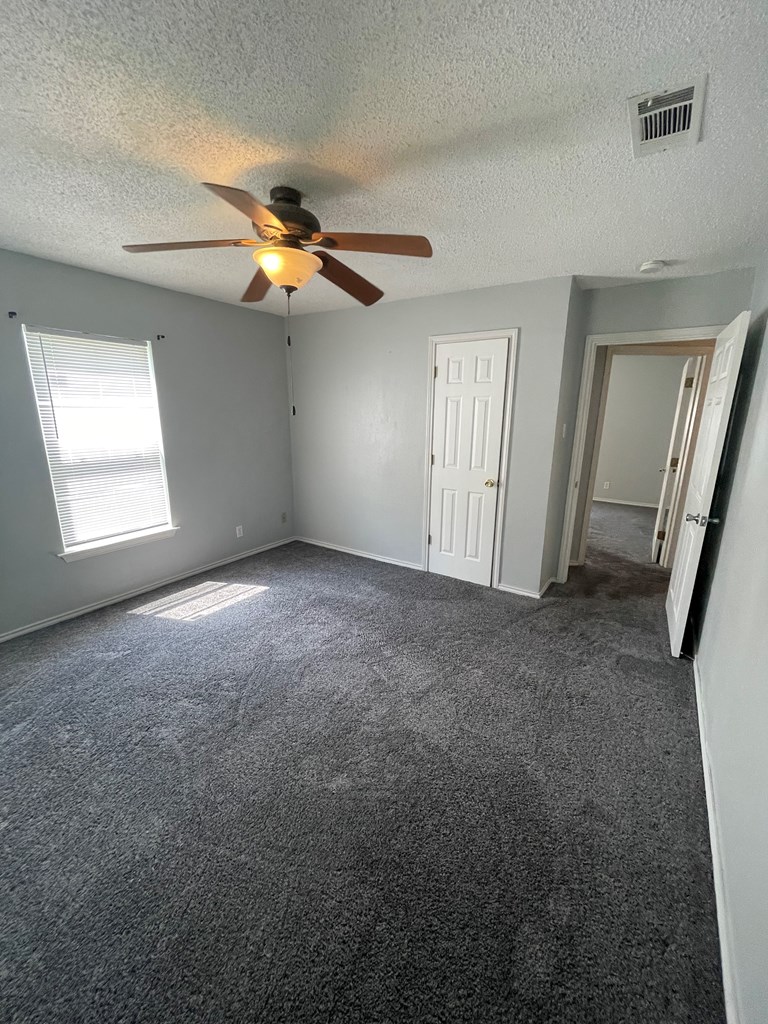 1209 S Bell St Property Photo 5