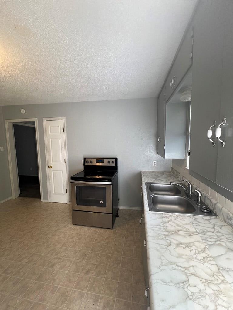 1209 S Bell St Property Photo 8