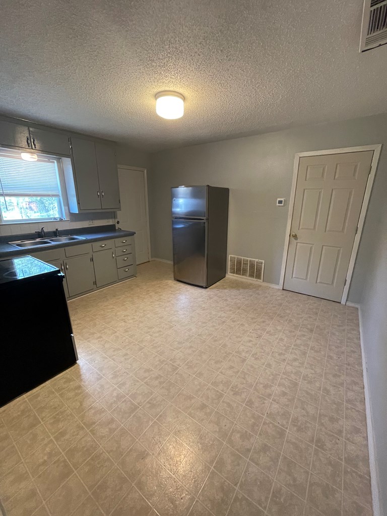1209 S Bell St Property Photo 9