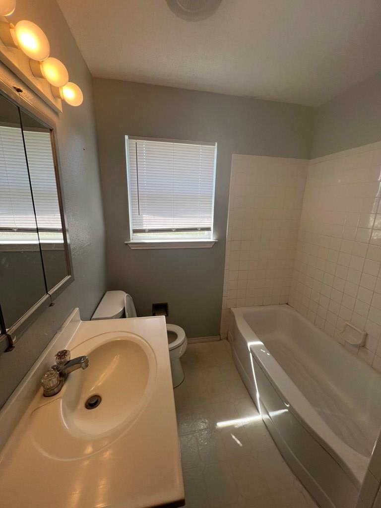 1209 S Bell St Property Photo 11