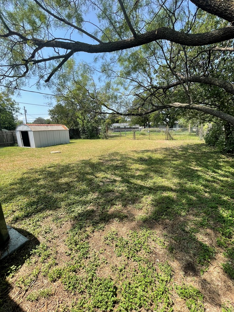 1209 S Bell St Property Photo 12