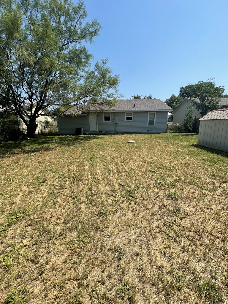 1209 S Bell St Property Photo 13