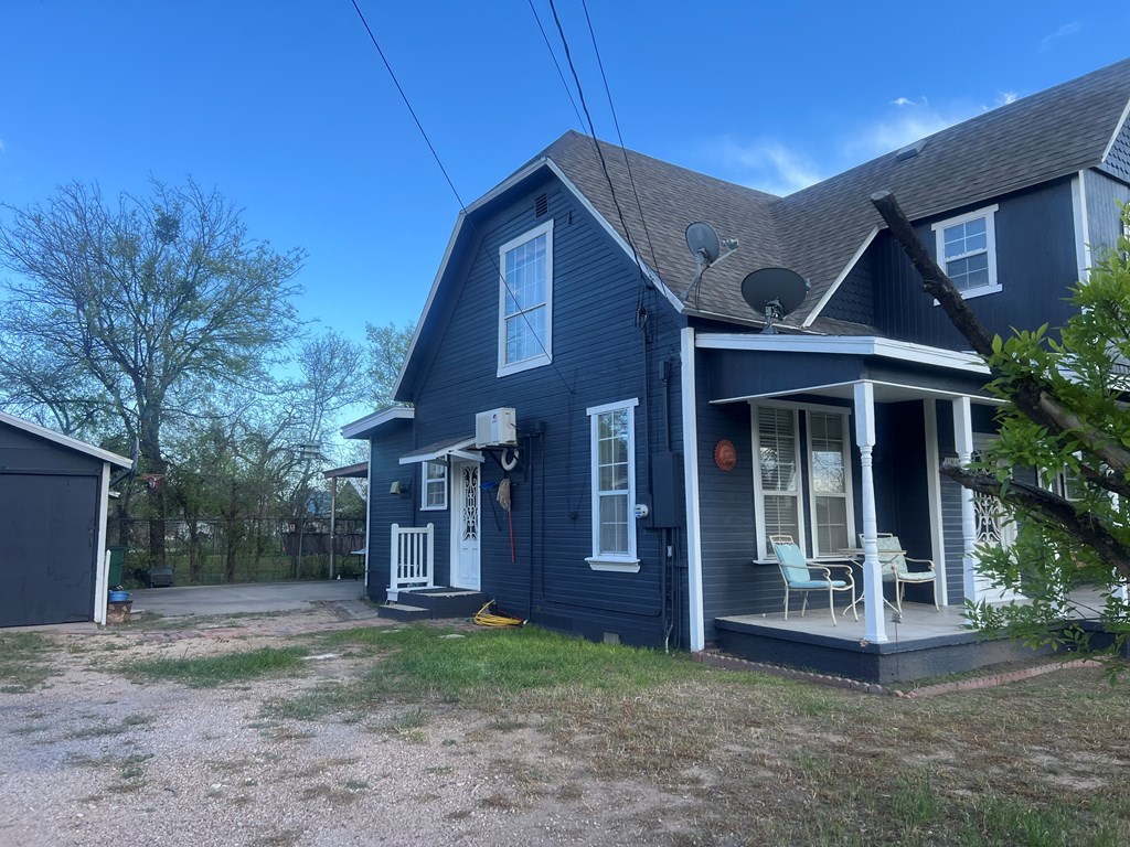 110 N Pope St Property Photo 4