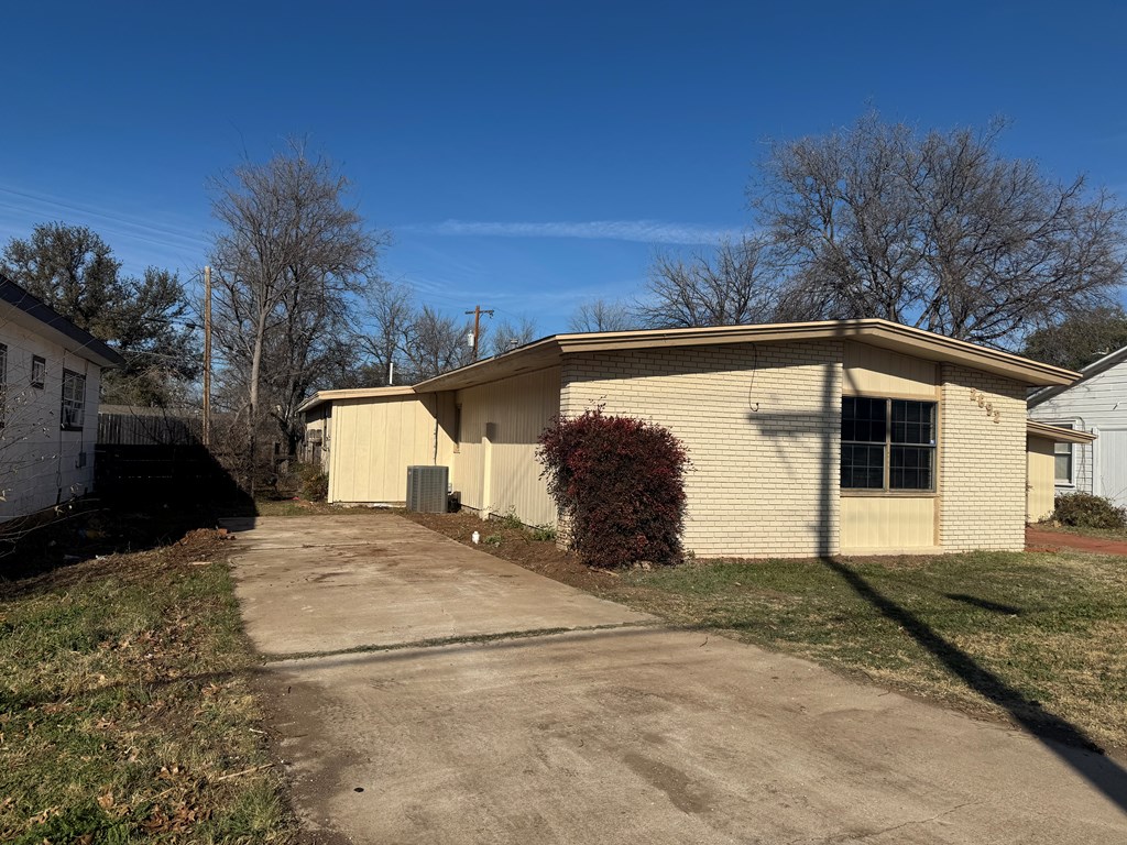 2692 W Ave N Property Photo 3