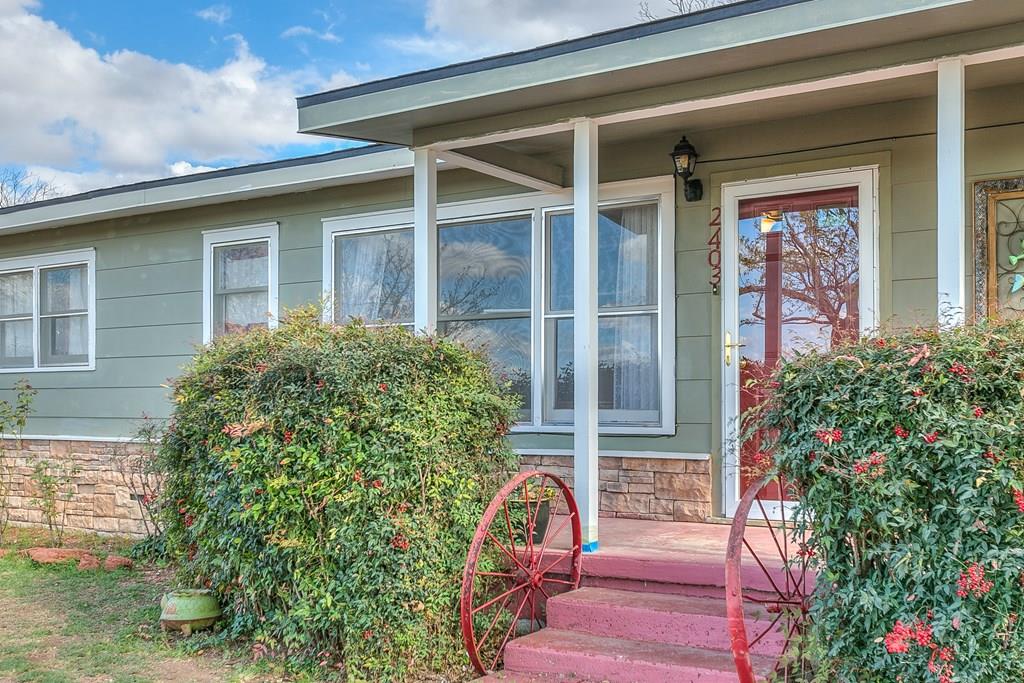 2403 Freeland Ave Property Photo 1