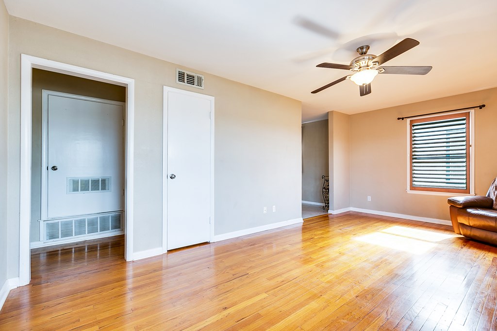 2403 Freeland Ave Property Photo 5
