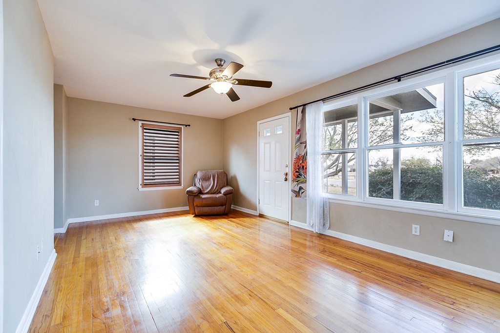 2403 Freeland Ave Property Photo 11