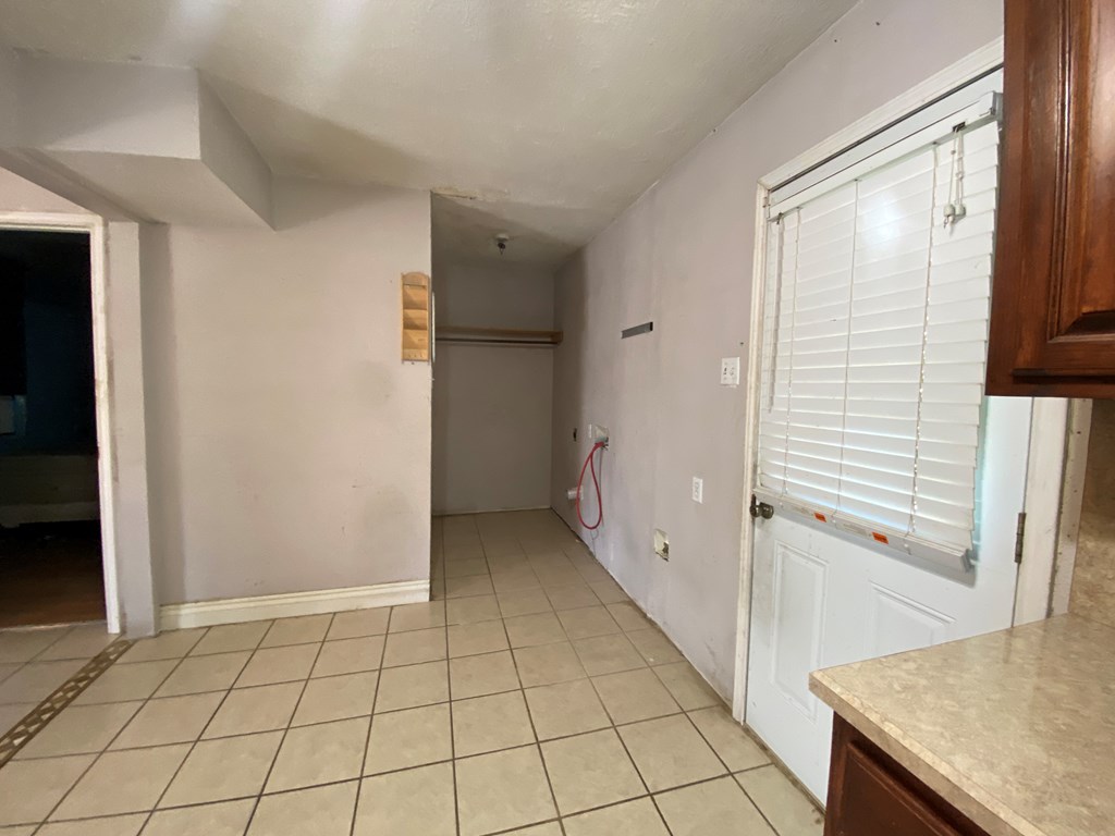 1112 Luna St Property Photo 13
