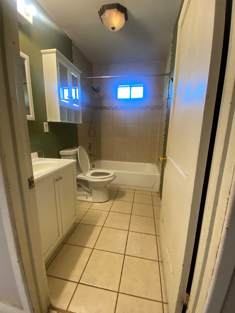 1112 Luna St Property Photo 14
