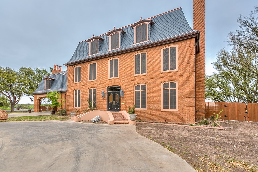 130 Moritz Circle Property Photo 4