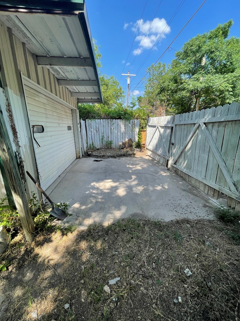 63 E 13th St Property Photo 12