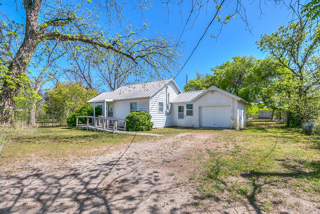 311 40th St Property Photo 1