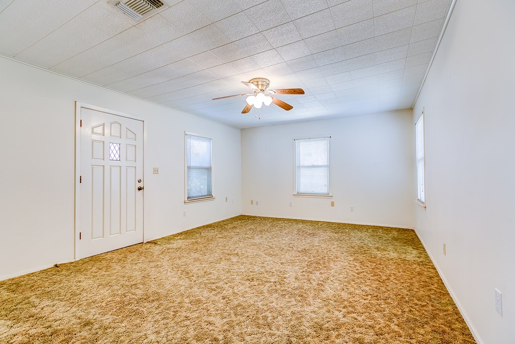 311 40th St Property Photo 5