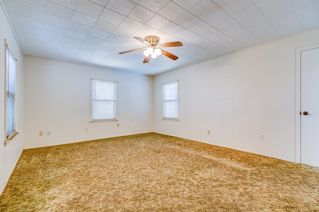 311 40th St Property Photo 6
