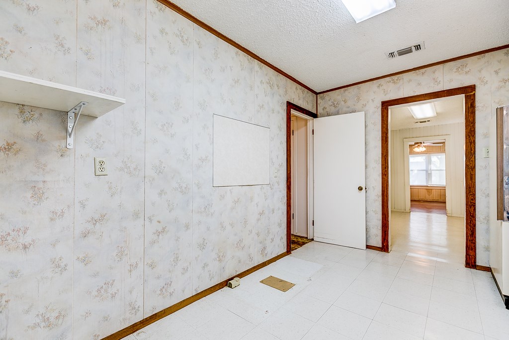 311 40th St Property Photo 10