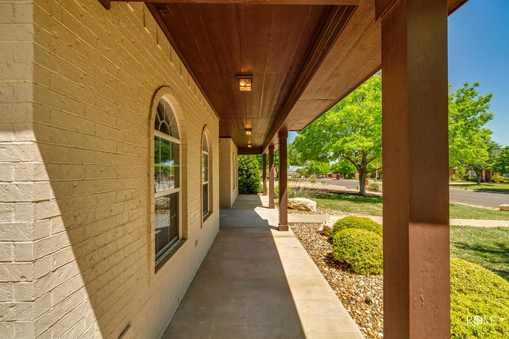6014 Kingsbridge Dr Property Photo 6