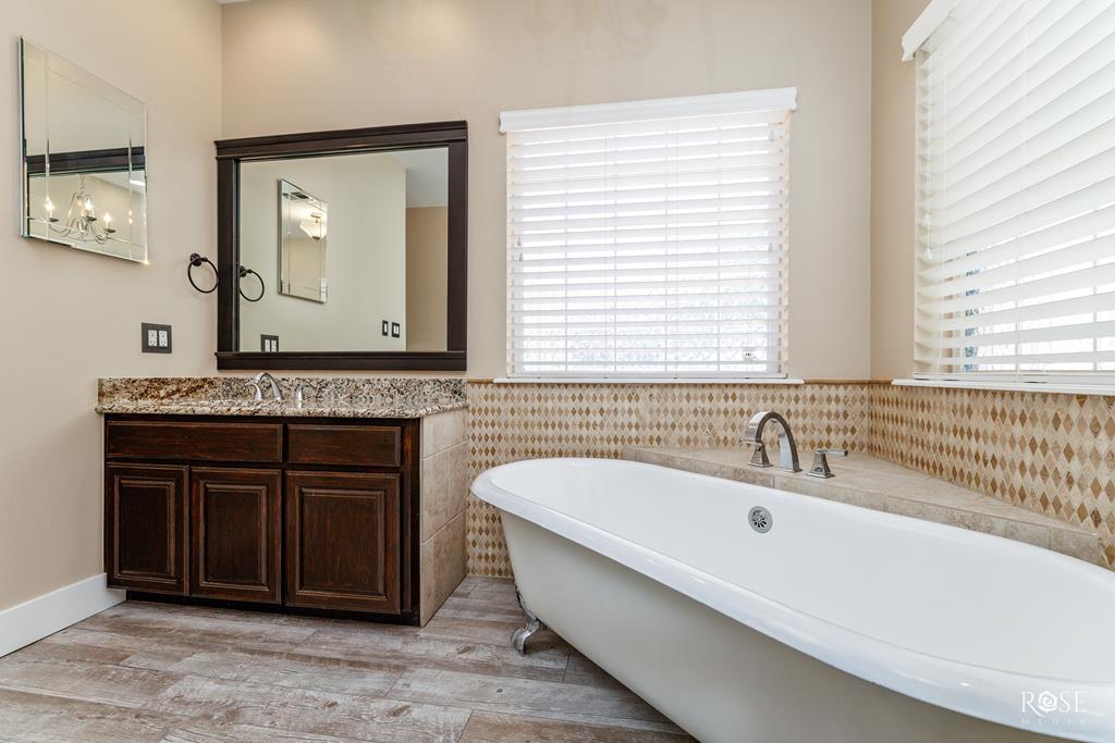 6014 Kingsbridge Dr Property Photo 18