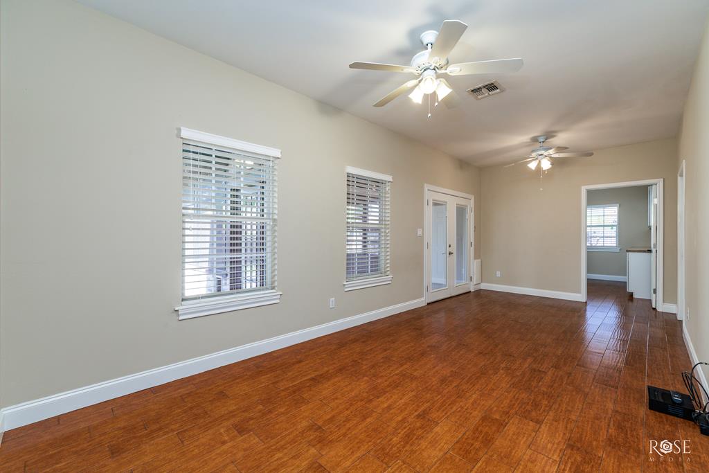 6014 Kingsbridge Dr Property Photo 36