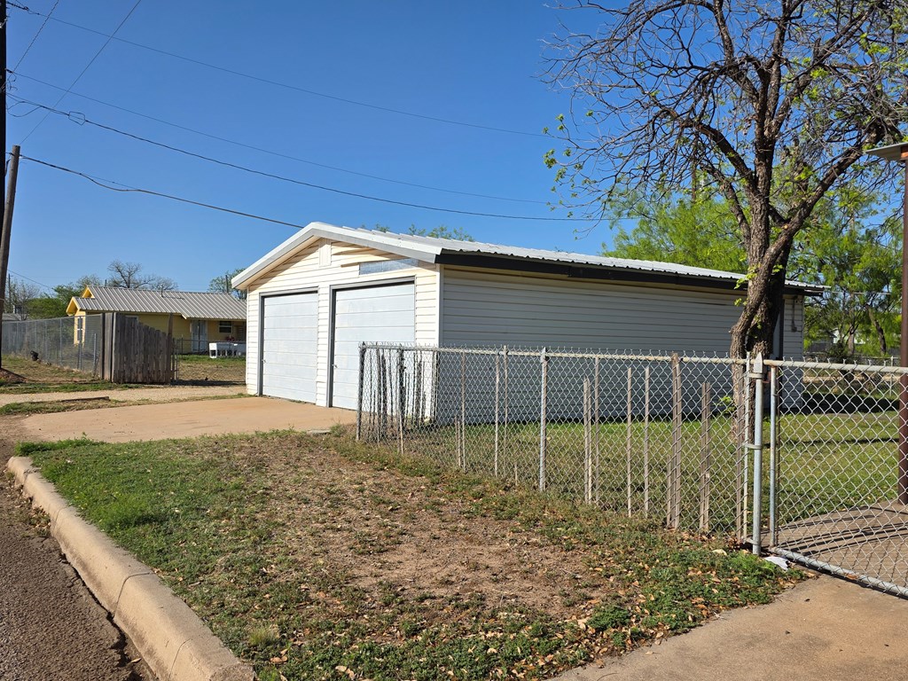 137 Clayton St Property Photo 3
