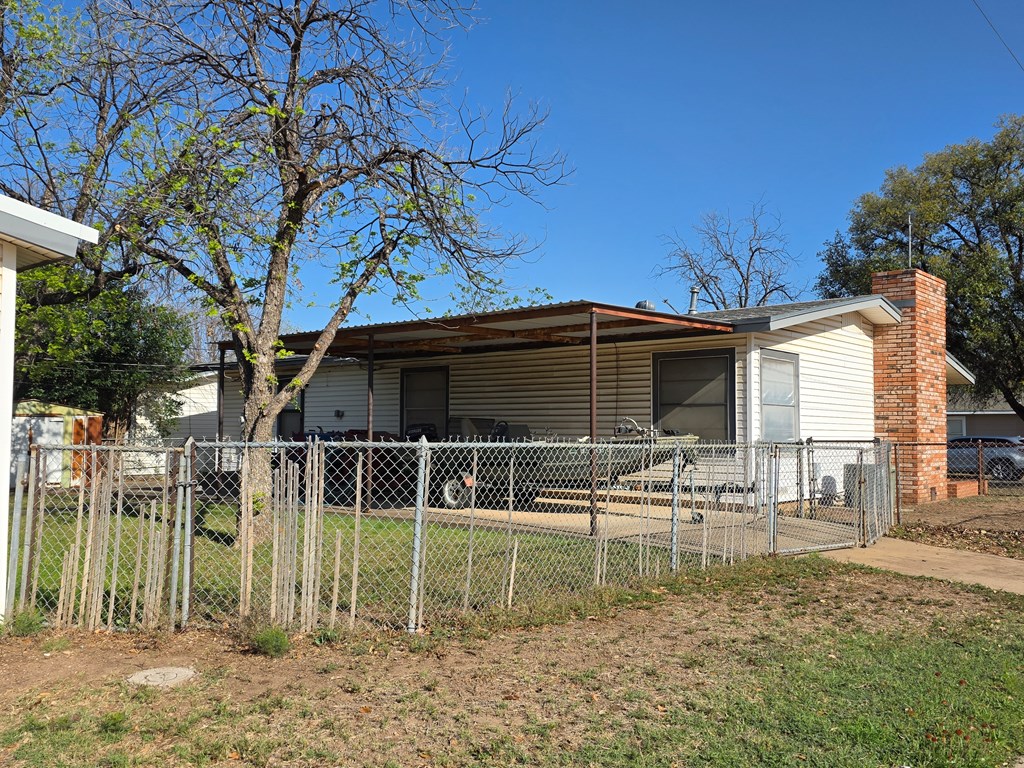 137 Clayton St Property Photo 4
