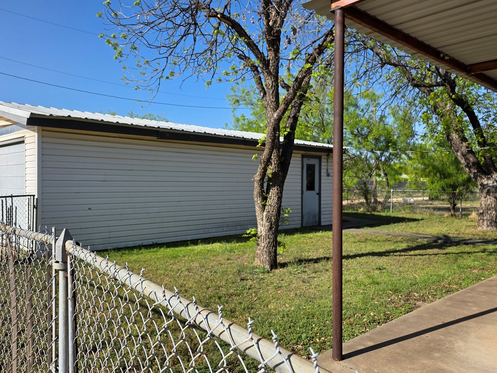 137 Clayton St Property Photo 5