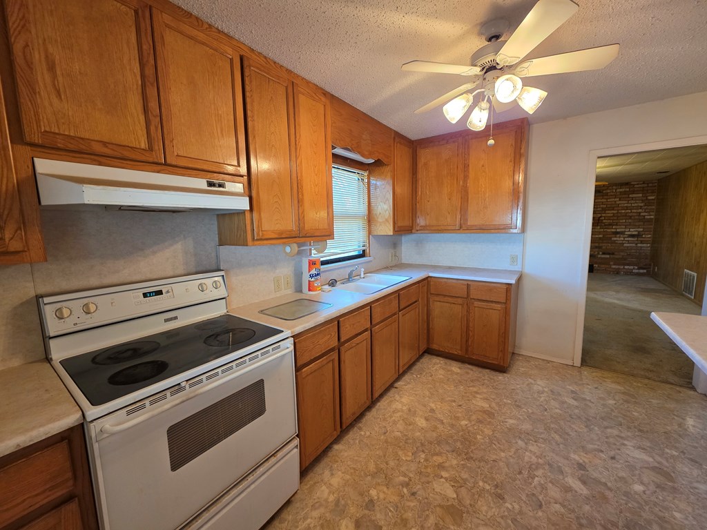 137 Clayton St Property Photo 8