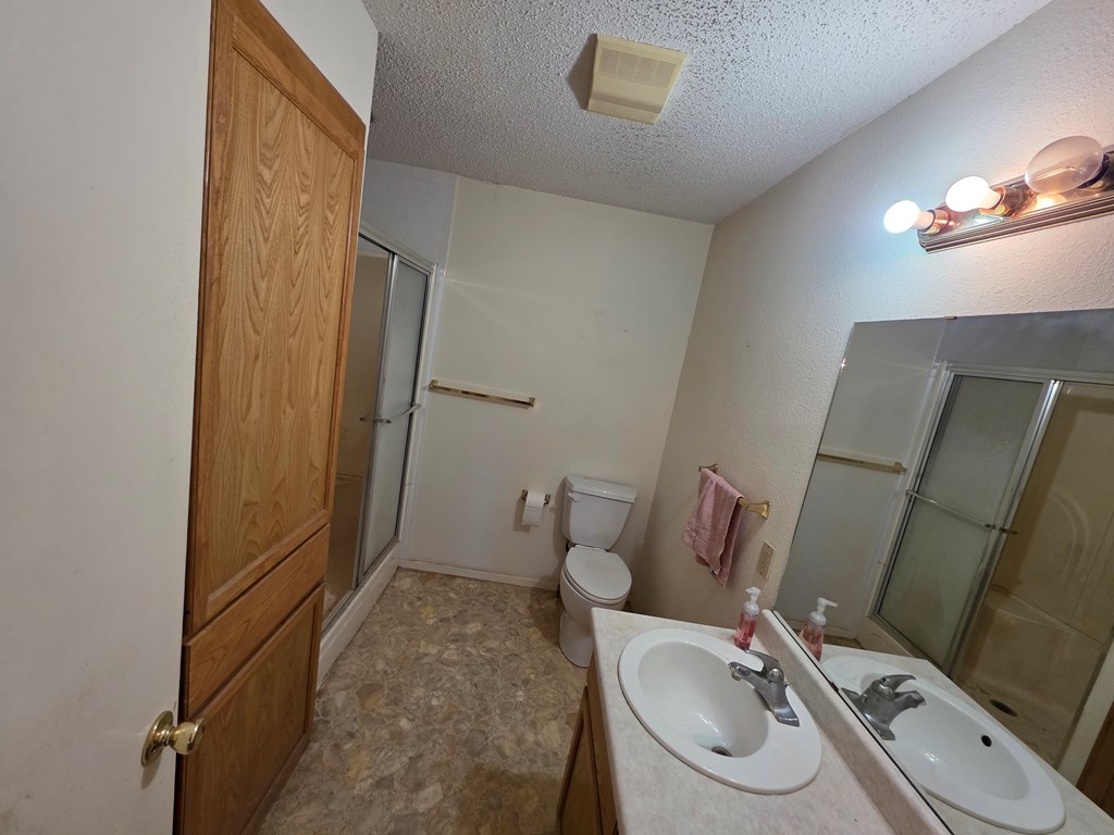 137 Clayton St Property Photo 12