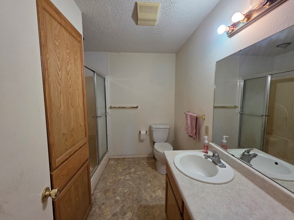 137 Clayton St Property Photo 13