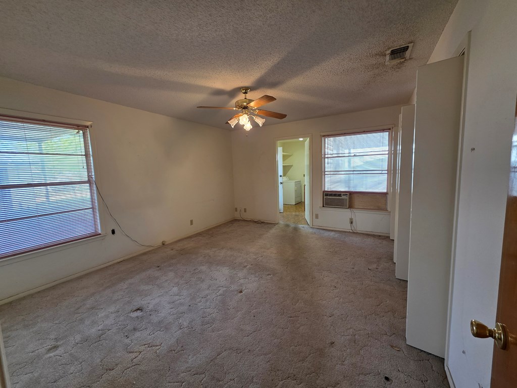 137 Clayton St Property Photo 14
