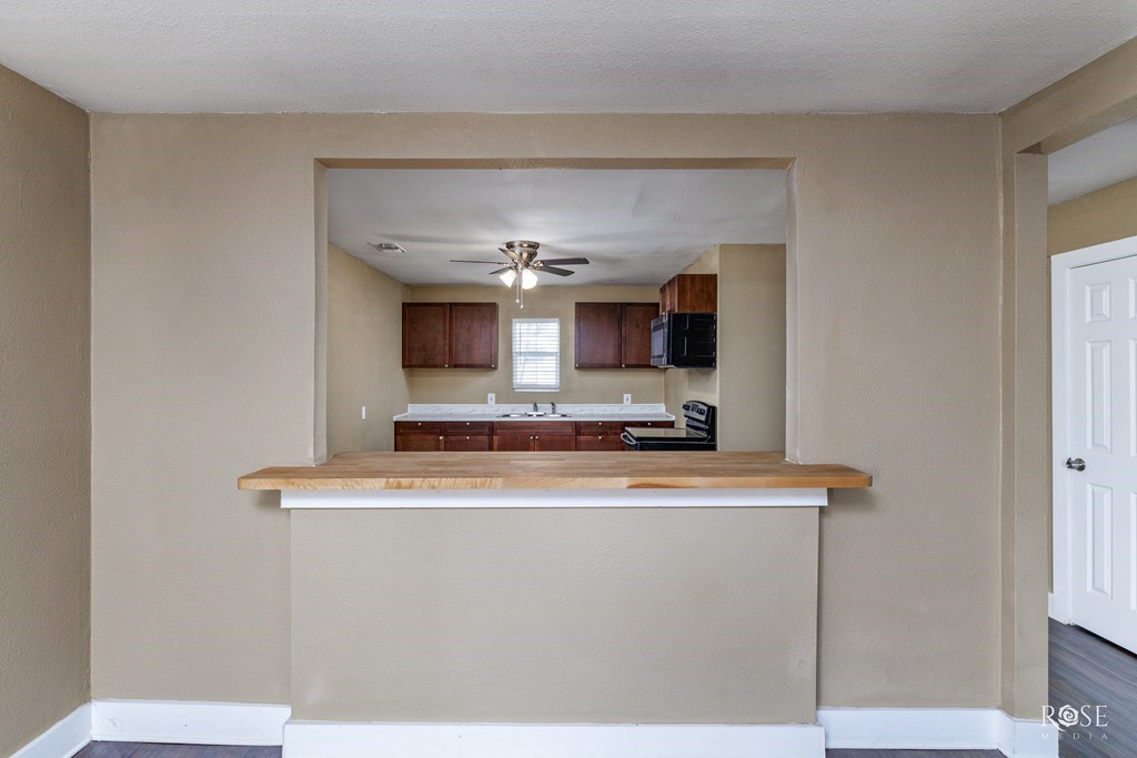 1122 E 20th St Property Photo 6
