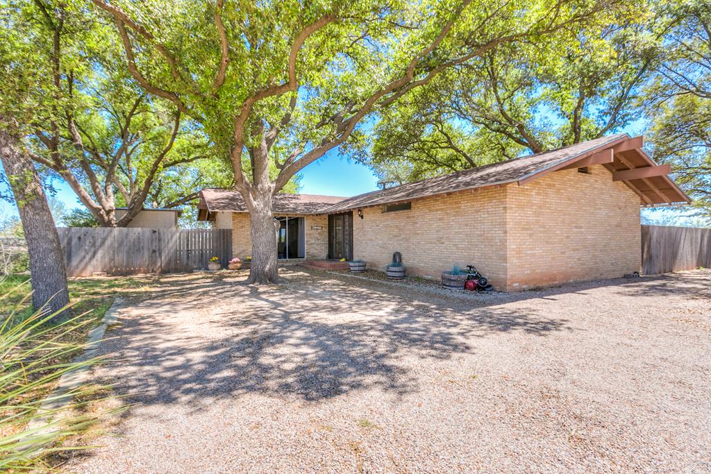 1320 Chadbourne St Property Photo 1