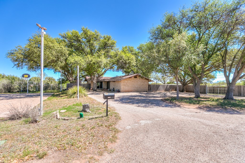 1320 Chadbourne St Property Photo 2
