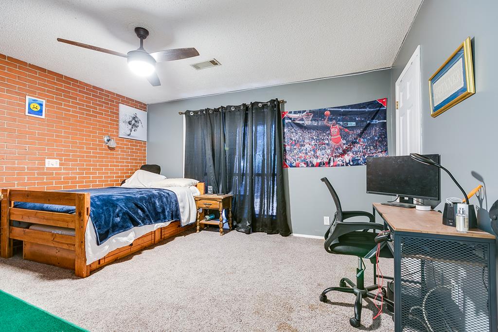 1320 Chadbourne St Property Photo 16