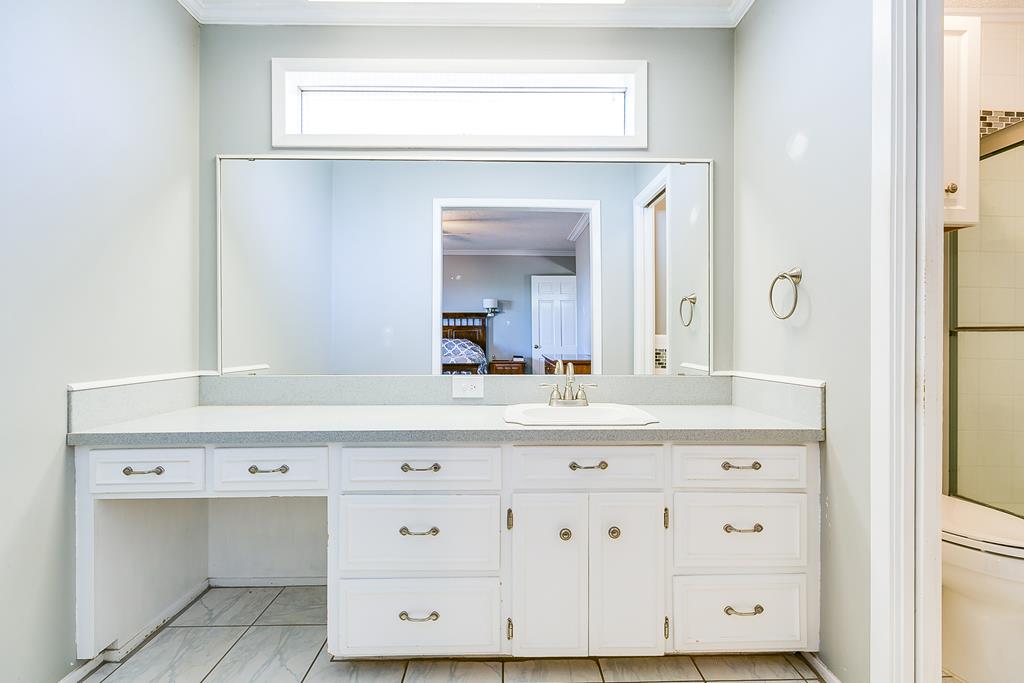 1320 Chadbourne St Property Photo 21
